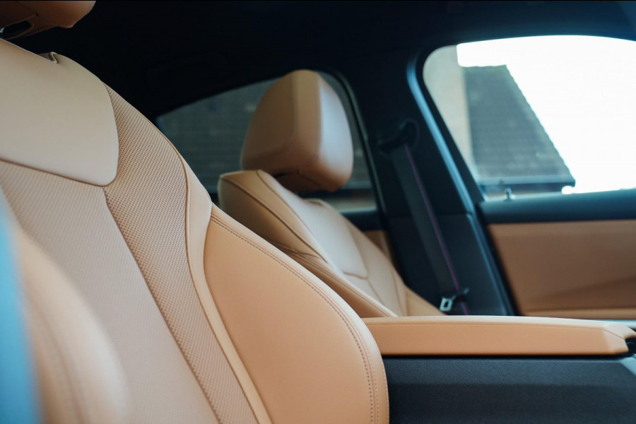 BMW 3-serie 330e xDrive M-pakket | BMW LED | Adaptieve Cruise | Camera | Harman/Kardon | Carbon | Driving Assistant | Active Guard BMW 3-serie 330e xDrive M-pakket | BMW LED | Adaptieve Cruise | Camera | Harman/Kardon | Carbon | Driving Assistant | Active Guard