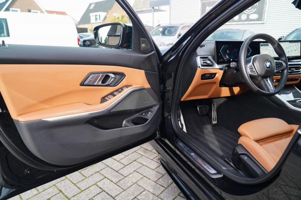 BMW 3-serie 330e xDrive M-pakket | BMW LED | Adaptieve Cruise | Camera | Harman/Kardon | Carbon | Driving Assistant | Active Guard BMW 3-serie 330e xDrive M-pakket | BMW LED | Adaptieve Cruise | Camera | Harman/Kardon | Carbon | Driving Assistant | Active Guard