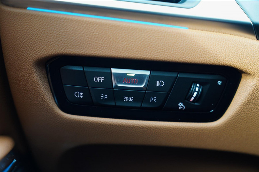 BMW 3-serie 330e xDrive M-pakket | BMW LED | Adaptieve Cruise | Camera | Harman/Kardon | Carbon | Driving Assistant | Active Guard BMW 3-serie 330e xDrive M-pakket | BMW LED | Adaptieve Cruise | Camera | Harman/Kardon | Carbon | Driving Assistant | Active Guard