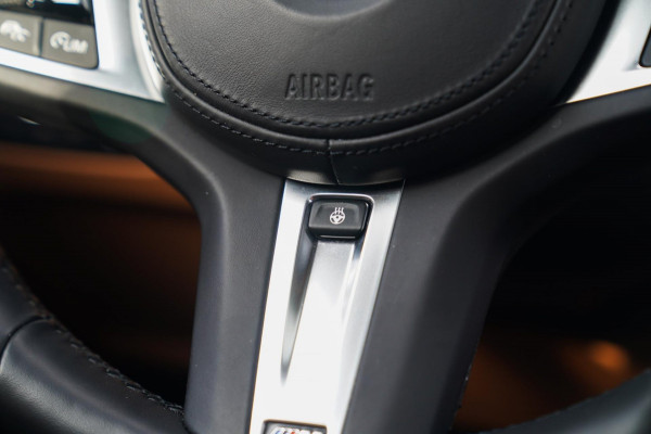 BMW 3-serie 330e xDrive M-pakket | BMW LED | Adaptieve Cruise | Camera | Harman/Kardon | Carbon | Driving Assistant | Active Guard BMW 3-serie 330e xDrive M-pakket | BMW LED | Adaptieve Cruise | Camera | Harman/Kardon | Carbon | Driving Assistant | Active Guard