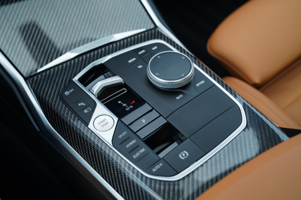 BMW 3-serie 330e xDrive M-pakket | BMW LED | Adaptieve Cruise | Camera | Harman/Kardon | Carbon | Driving Assistant | Active Guard BMW 3-serie 330e xDrive M-pakket | BMW LED | Adaptieve Cruise | Camera | Harman/Kardon | Carbon | Driving Assistant | Active Guard