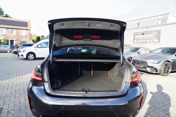 BMW 3-serie 330e xDrive M-pakket | BMW LED | Adaptieve Cruise | Camera | Harman/Kardon | Carbon | Driving Assistant | Active Guard BMW 3-serie 330e xDrive M-pakket | BMW LED | Adaptieve Cruise | Camera | Harman/Kardon | Carbon | Driving Assistant | Active Guard
