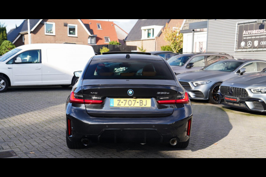 BMW 3-serie 330e xDrive M-pakket | BMW LED | Adaptieve Cruise | Camera | Harman/Kardon | Carbon | Driving Assistant | Active Guard BMW 3-serie 330e xDrive M-pakket | BMW LED | Adaptieve Cruise | Camera | Harman/Kardon | Carbon | Driving Assistant | Active Guard