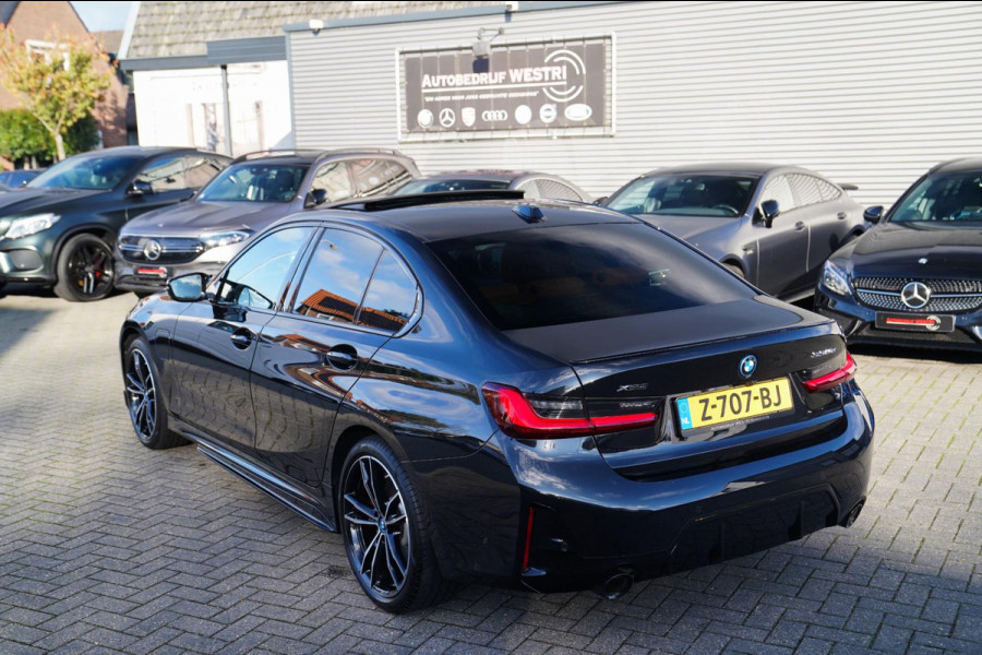 BMW 3-serie 330e xDrive M-pakket | BMW LED | Adaptieve Cruise | Camera | Harman/Kardon | Carbon | Driving Assistant | Active Guard BMW 3-serie 330e xDrive M-pakket | BMW LED | Adaptieve Cruise | Camera | Harman/Kardon | Carbon | Driving Assistant | Active Guard