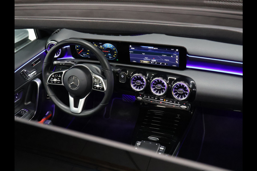 Mercedes-Benz A-Klasse 250 e Business Solution Luxury Limited [SCHUIFKANTELDAK, MEMORY SEATS, APPLE CARPLAY, ANDROID, BURMESTER SOUND, CAMERA, VOL LEDER, CRUISE, CLIMATE, NIEUWSTAAT]
