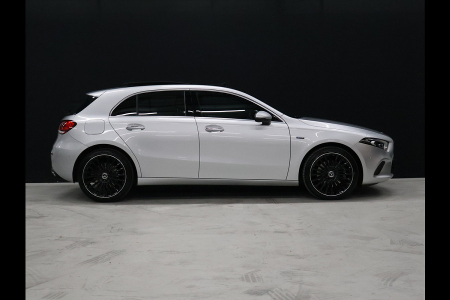 Mercedes-Benz A-Klasse 250 e Business Solution Luxury Limited [SCHUIFKANTELDAK, MEMORY SEATS, APPLE CARPLAY, ANDROID, BURMESTER SOUND, CAMERA, VOL LEDER, CRUISE, CLIMATE, NIEUWSTAAT]