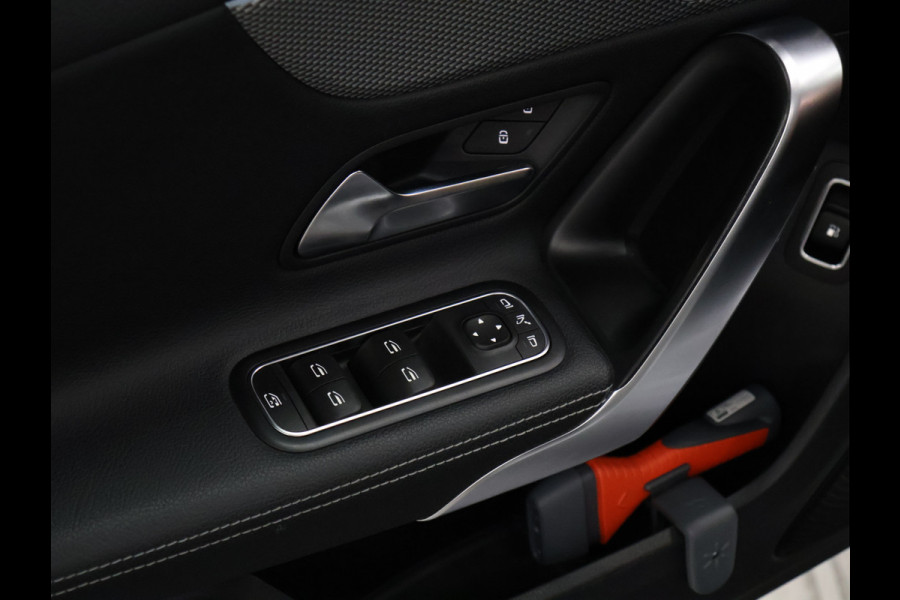 Mercedes-Benz A-Klasse 250 e Business Solution Luxury Limited [SCHUIFKANTELDAK, MEMORY SEATS, APPLE CARPLAY, ANDROID, BURMESTER SOUND, CAMERA, VOL LEDER, CRUISE, CLIMATE, NIEUWSTAAT]