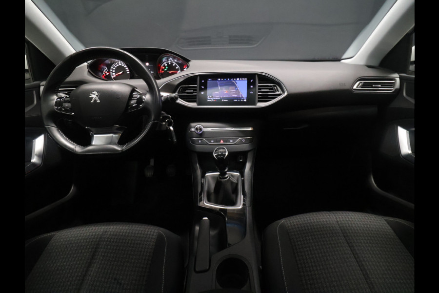 Peugeot 308 SW 1.2 PureTech Blue Lease Executive [PANORAMADAK, TREKHAAK, APPLE CARPLAY, ANDROID, PDC V+A, 6-BAK, CRUISE, LANE ASSIST, NIEUWSTAAT]