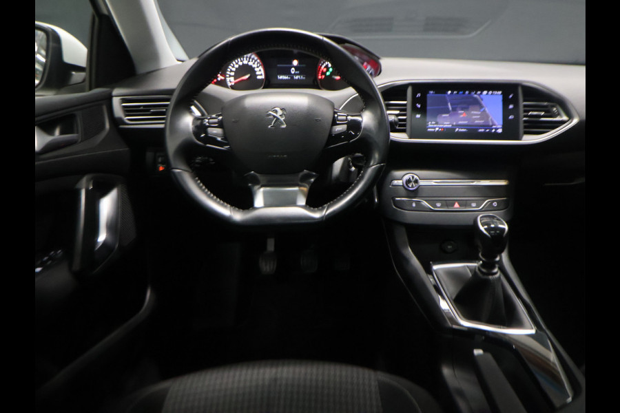 Peugeot 308 SW 1.2 PureTech Blue Lease Executive [PANORAMADAK, TREKHAAK, APPLE CARPLAY, ANDROID, PDC V+A, 6-BAK, CRUISE, LANE ASSIST, NIEUWSTAAT]