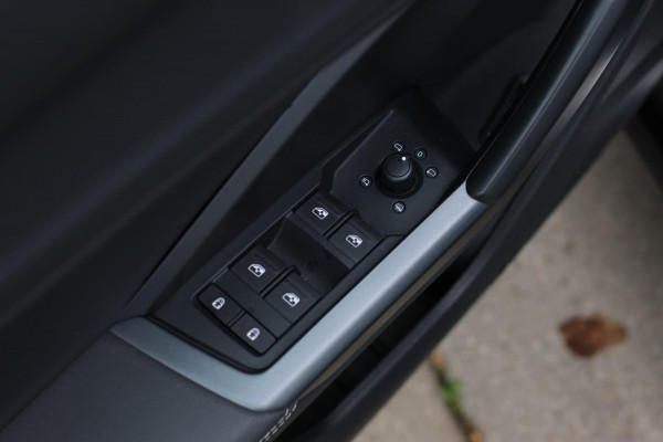 Audi Q3 Sportback 40 TFSI Quattro S-Line *Pano*Camera*Trekhaak*Elek. Stoelen* Audi Q3 Sportback 40 TFSI Quattro S-Line *Pano*Camera*Trekhaak*Elek. Stoelen*