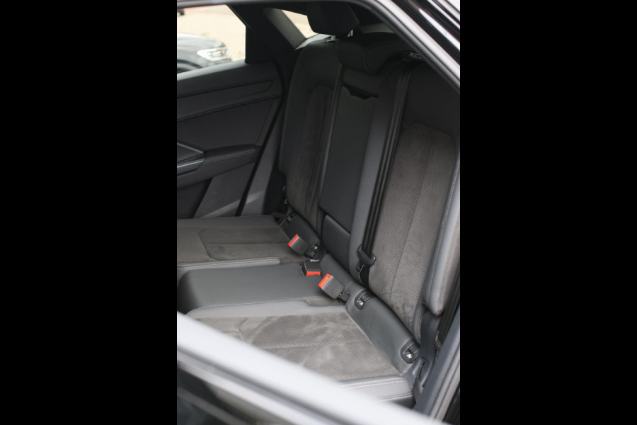 Audi Q3 Sportback 40 TFSI Quattro S-Line *Pano*Camera*Trekhaak*Elek. Stoelen* Audi Q3 Sportback 40 TFSI Quattro S-Line *Pano*Camera*Trekhaak*Elek. Stoelen*
