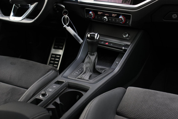 Audi Q3 Sportback 40 TFSI Quattro S-Line *Pano*Camera*Trekhaak*Elek. Stoelen* Audi Q3 Sportback 40 TFSI Quattro S-Line *Pano*Camera*Trekhaak*Elek. Stoelen*