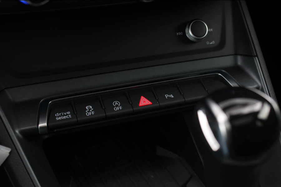 Audi Q3 Sportback 40 TFSI Quattro S-Line *Pano*Camera*Trekhaak*Elek. Stoelen* Audi Q3 Sportback 40 TFSI Quattro S-Line *Pano*Camera*Trekhaak*Elek. Stoelen*