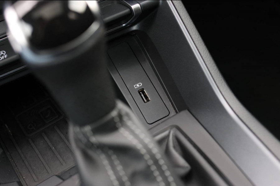 Audi Q3 Sportback 40 TFSI Quattro S-Line *Pano*Camera*Trekhaak*Elek. Stoelen* Audi Q3 Sportback 40 TFSI Quattro S-Line *Pano*Camera*Trekhaak*Elek. Stoelen*