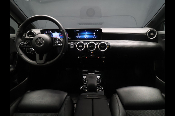Mercedes-Benz A-Klasse 180 Sport [DIGITAL DASHBOARD, CAMERA, HALF LEDER, STOELVERWARMING, PDC V+A, BLUETOOTH, CRUISE, CLIMATE, NIEUWSTAAT]