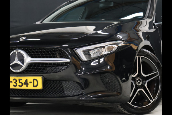 Mercedes-Benz A-Klasse 180 Sport [DIGITAL DASHBOARD, CAMERA, HALF LEDER, STOELVERWARMING, PDC V+A, BLUETOOTH, CRUISE, CLIMATE, NIEUWSTAAT]
