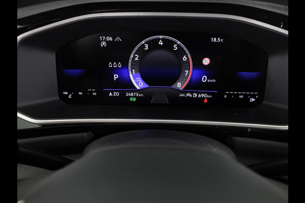 Volkswagen T-Roc 1.5 TSI R-Line 150 PK DSG | Navigatie | Trekhaak afneembaar | ErgoActive Stoel Pakket | Parkeercamera |