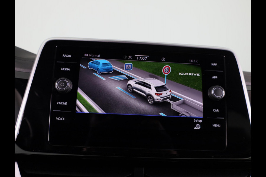 Volkswagen T-Roc 1.5 TSI R-Line 150 PK DSG | Navigatie | Trekhaak afneembaar | ErgoActive Stoel Pakket | Parkeercamera |