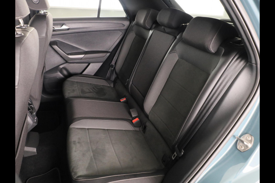 Volkswagen T-Roc 1.5 TSI R-Line 150 PK DSG | Navigatie | Trekhaak afneembaar | ErgoActive Stoel Pakket | Parkeercamera |