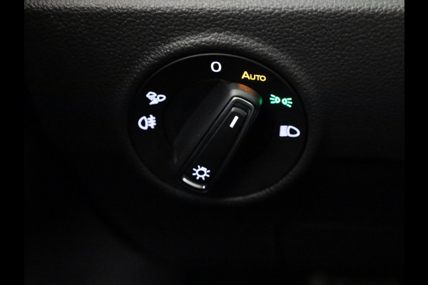 Volkswagen T-Roc 1.5 TSI R-Line 150 PK DSG | Navigatie | Trekhaak afneembaar | ErgoActive Stoel Pakket | Parkeercamera |