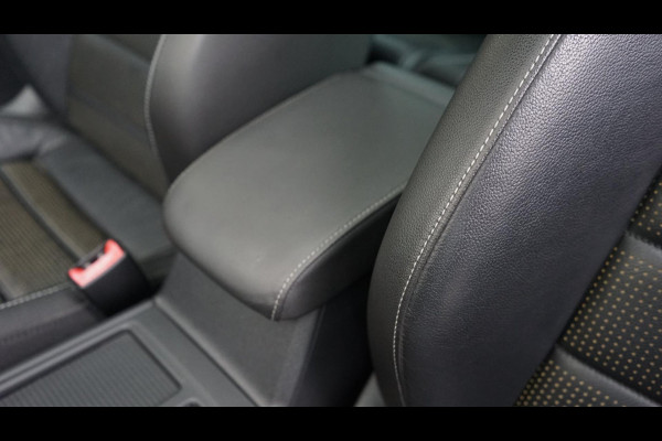 Volkswagen Golf 1.4 TSI Highline AUTOMAAT-ACC-KEYLESS-LEDER-PANORAMA-PDC-VIRTUEEL-STOELVERWARMING