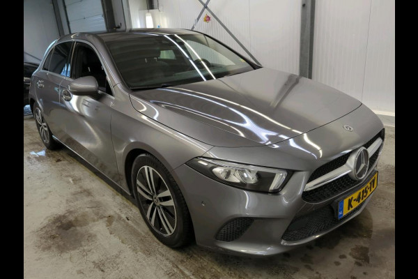 Mercedes-Benz A-Klasse 160 Business Solution Luxury Navigatie Apple Carplay/Android Auto Camera Parkeersensoren Cruise Control Stoelverwarming Virtual Cockpit Lichtmetalen velgen Climate Control