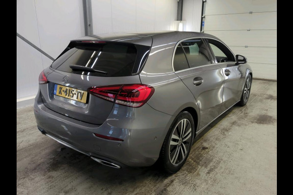 Mercedes-Benz A-Klasse 160 Business Solution Luxury Navigatie Apple Carplay/Android Auto Camera Parkeersensoren Cruise Control Stoelverwarming Virtual Cockpit Lichtmetalen velgen Climate Control