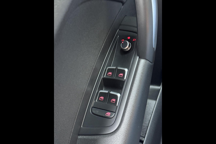 Audi A1 Sportback 1.0 TFSI Sport - Airco I Sport interieur & velgen I PDC I Veiligheid pakket I Dealer onderhouden
