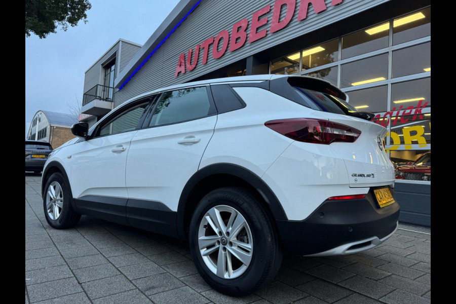 Opel Grandland X 1.2 Turbo Business Elegance - Navigatie I Airco I Sport velgen I Achteruitrij camera I PDC I Dealer onderhouden Opel Grandland X 1.2 Turbo Business Elegance - Navigatie I Airco I Sport velgen I Achteruitrij camera I PDC I Dealer onderhouden