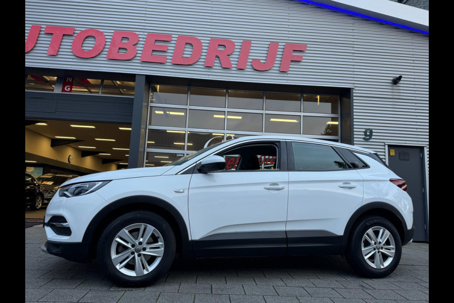 Opel Grandland X 1.2 Turbo Business Elegance - Navigatie I Airco I Sport velgen I Achteruitrij camera I PDC I Dealer onderhouden Opel Grandland X 1.2 Turbo Business Elegance - Navigatie I Airco I Sport velgen I Achteruitrij camera I PDC I Dealer onderhouden