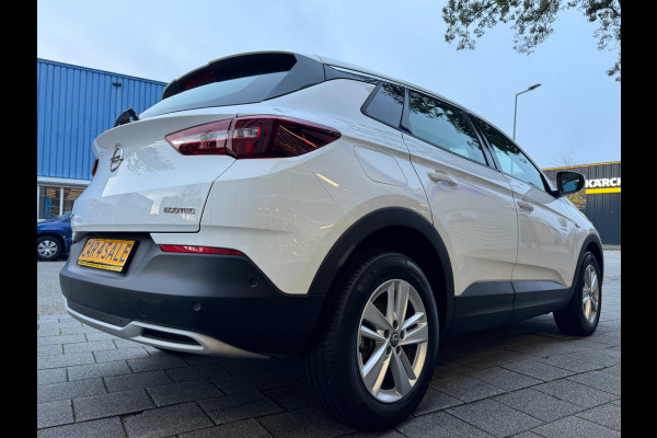 Opel Grandland X 1.2 Turbo Business Elegance - Navigatie I Airco I Sport velgen I Achteruitrij camera I PDC I Dealer onderhouden Opel Grandland X 1.2 Turbo Business Elegance - Navigatie I Airco I Sport velgen I Achteruitrij camera I PDC I Dealer onderhouden
