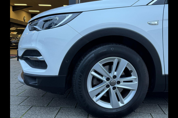 Opel Grandland X 1.2 Turbo Business Elegance - Navigatie I Airco I Sport velgen I Achteruitrij camera I PDC I Dealer onderhouden Opel Grandland X 1.2 Turbo Business Elegance - Navigatie I Airco I Sport velgen I Achteruitrij camera I PDC I Dealer onderhouden