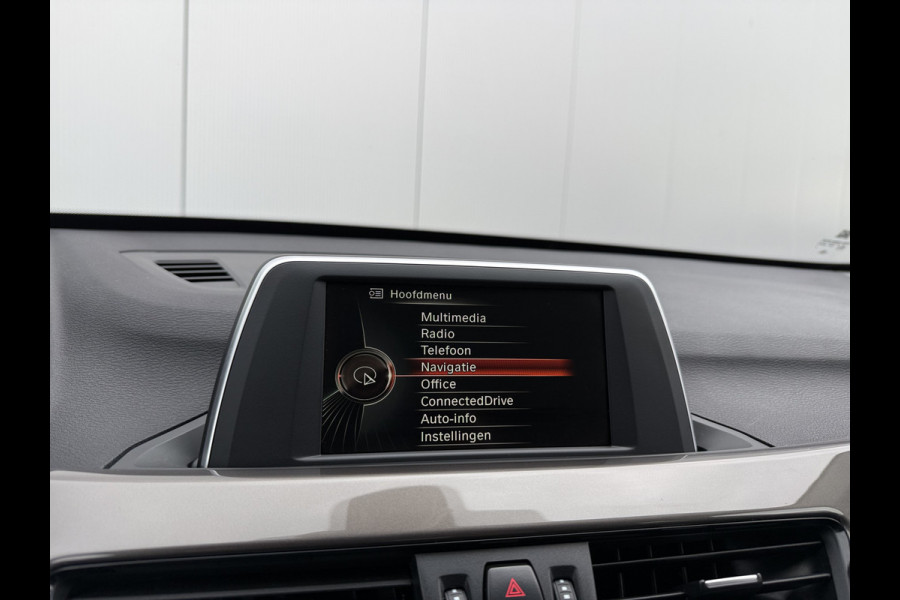 BMW X1 sDrive18i 136pk High Executive Automaat BMW X1 sDrive18i 136pk High Executive Automaat