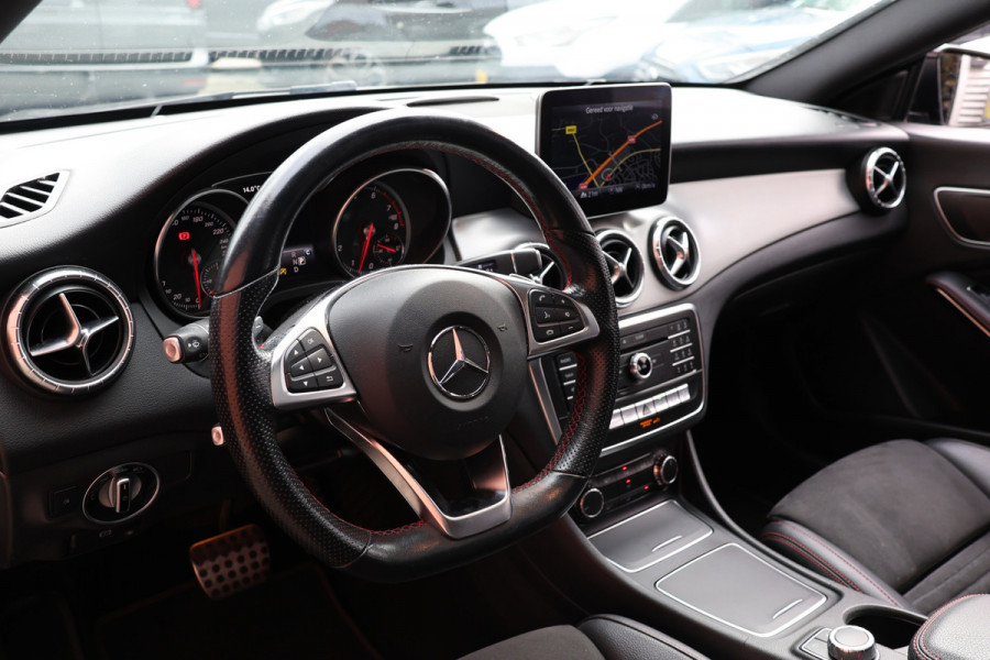 Mercedes-Benz CLA-Klasse Shooting Brake 180 AMG | Panoramadak | Camera | Stoelverwarming | Navigatie | Bi-Xenon | Facelift | Trekhaak afneembaar | F1 Flippers | NAP Logisch | Nieuwe APK Mercedes-Benz CLA-Klasse Shooting Brake 180 AMG | Panoramadak | Camera | Stoelverwarming | Navigatie | Bi-Xenon | Facelift | Trekhaak afneembaar | F1 Flippers | NAP Logisch | Nieuwe APK