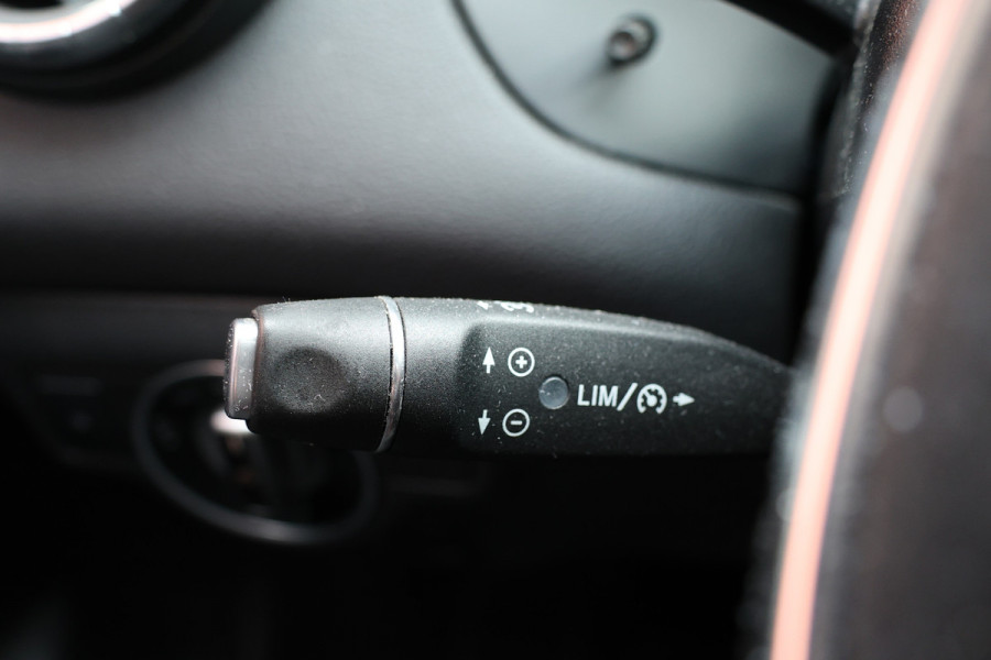 Mercedes-Benz CLA-Klasse Shooting Brake 180 AMG | Panoramadak | Camera | Stoelverwarming | Navigatie | Bi-Xenon | Facelift | Trekhaak afneembaar | F1 Flippers | NAP Logisch | Nieuwe APK Mercedes-Benz CLA-Klasse Shooting Brake 180 AMG | Panoramadak | Camera | Stoelverwarming | Navigatie | Bi-Xenon | Facelift | Trekhaak afneembaar | F1 Flippers | NAP Logisch | Nieuwe APK