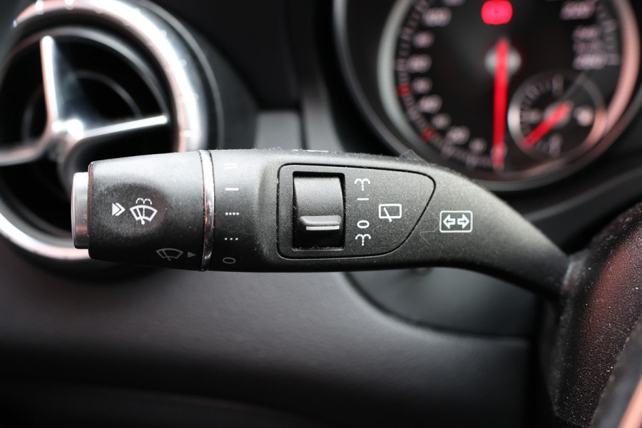 Mercedes-Benz CLA-Klasse Shooting Brake 180 AMG | Panoramadak | Camera | Stoelverwarming | Navigatie | Bi-Xenon | Facelift | Trekhaak afneembaar | F1 Flippers | NAP Logisch | Nieuwe APK Mercedes-Benz CLA-Klasse Shooting Brake 180 AMG | Panoramadak | Camera | Stoelverwarming | Navigatie | Bi-Xenon | Facelift | Trekhaak afneembaar | F1 Flippers | NAP Logisch | Nieuwe APK