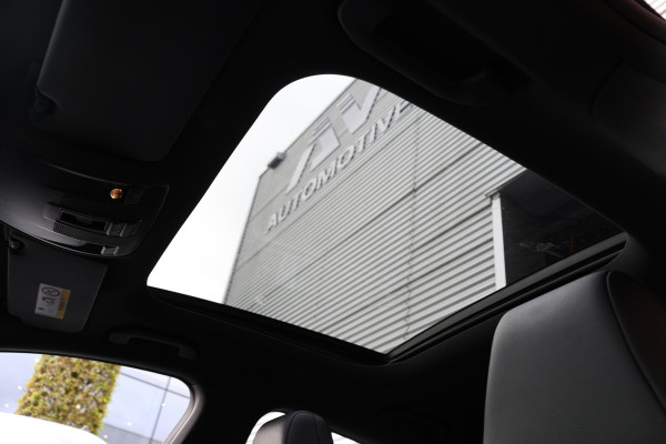 Mercedes-Benz CLA-Klasse Shooting Brake 180 AMG | Panoramadak | Camera | Stoelverwarming | Navigatie | Bi-Xenon | Facelift | Trekhaak afneembaar | F1 Flippers | NAP Logisch | Nieuwe APK Mercedes-Benz CLA-Klasse Shooting Brake 180 AMG | Panoramadak | Camera | Stoelverwarming | Navigatie | Bi-Xenon | Facelift | Trekhaak afneembaar | F1 Flippers | NAP Logisch | Nieuwe APK