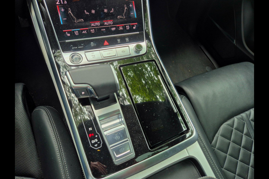 Audi Q7 60 TFSI e quattro Competition . Head-up . Sportstoelen. Panodak Audi Q7 60 TFSI e quattro Competition . Head-up . Sportstoelen. Panodak