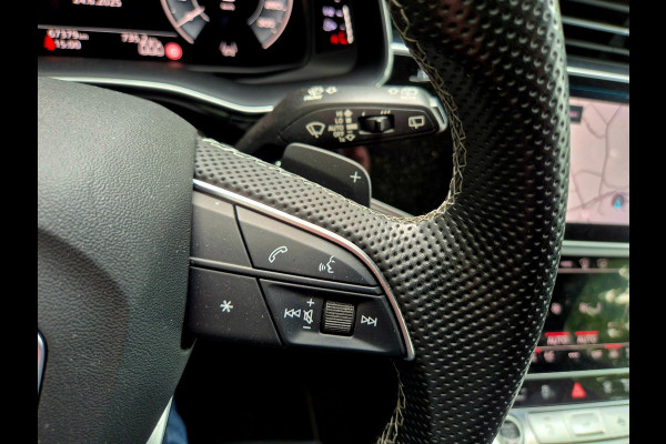 Audi Q7 60 TFSI e quattro Competition . Head-up . Sportstoelen. Panodak Audi Q7 60 TFSI e quattro Competition . Head-up . Sportstoelen. Panodak