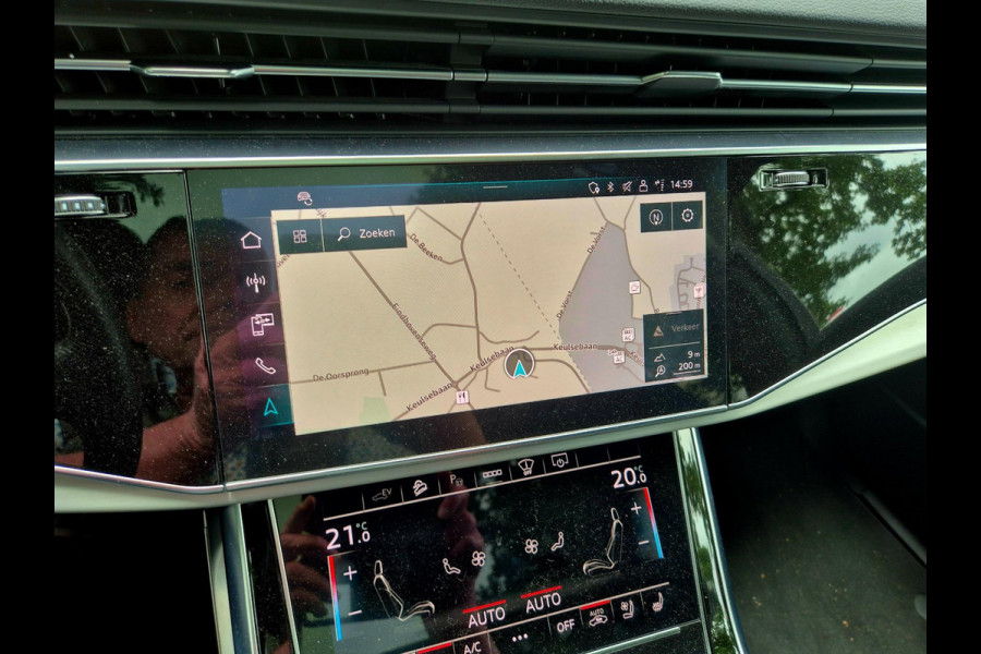 Audi Q7 60 TFSI e quattro Competition . Head-up . Sportstoelen. Panodak Audi Q7 60 TFSI e quattro Competition . Head-up . Sportstoelen. Panodak