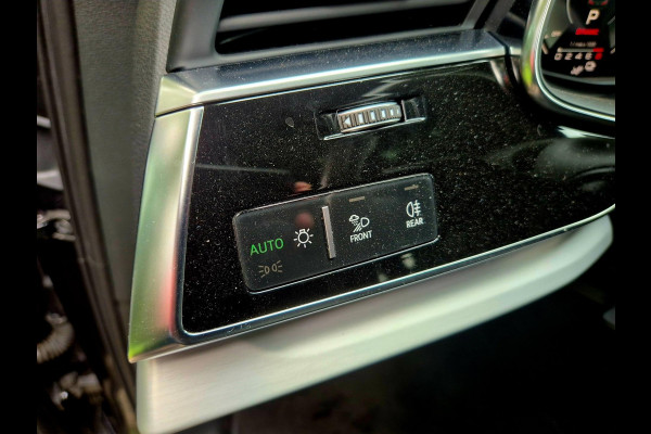 Audi Q7 60 TFSI e quattro Competition . Head-up . Sportstoelen. Panodak Audi Q7 60 TFSI e quattro Competition . Head-up . Sportstoelen. Panodak