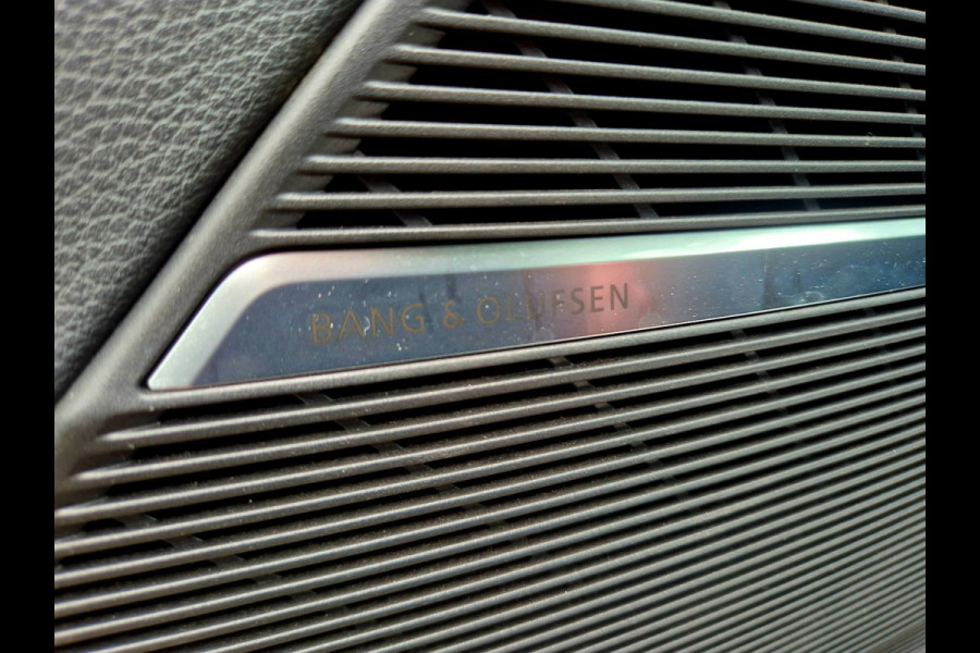 Audi Q7 60 TFSI e quattro Competition . Head-up . Sportstoelen. Panodak Audi Q7 60 TFSI e quattro Competition . Head-up . Sportstoelen. Panodak