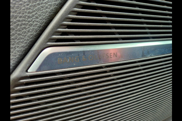 Audi Q7 60 TFSI e quattro Competition . Head-up . Sportstoelen. Panodak Audi Q7 60 TFSI e quattro Competition . Head-up . Sportstoelen. Panodak