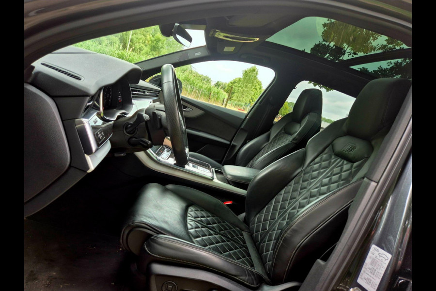 Audi Q7 60 TFSI e quattro Competition . Head-up . Sportstoelen. Panodak Audi Q7 60 TFSI e quattro Competition . Head-up . Sportstoelen. Panodak