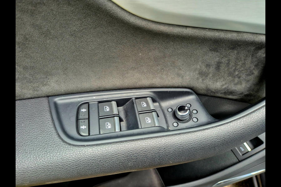 Audi Q7 60 TFSI e quattro Competition . Head-up . Sportstoelen. Panodak Audi Q7 60 TFSI e quattro Competition . Head-up . Sportstoelen. Panodak