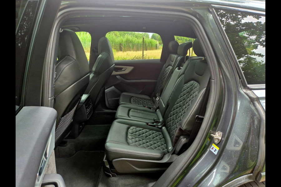 Audi Q7 60 TFSI e quattro Competition . Head-up . Sportstoelen. Panodak Audi Q7 60 TFSI e quattro Competition . Head-up . Sportstoelen. Panodak