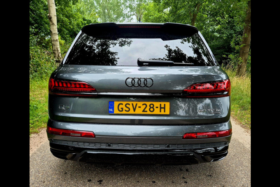 Audi Q7 60 TFSI e quattro Competition . Head-up . Sportstoelen. Panodak Audi Q7 60 TFSI e quattro Competition . Head-up . Sportstoelen. Panodak