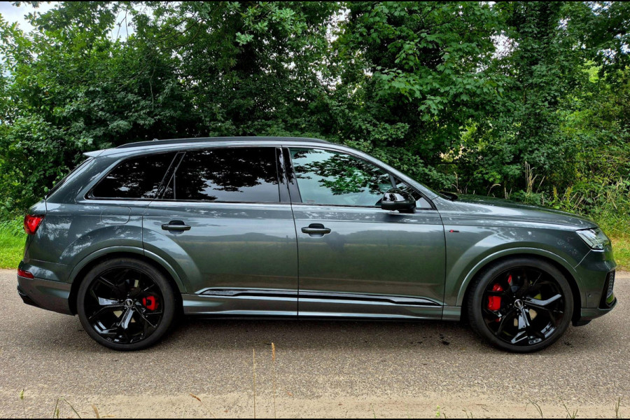 Audi Q7 60 TFSI e quattro Competition . Head-up . Sportstoelen. Panodak Audi Q7 60 TFSI e quattro Competition . Head-up . Sportstoelen. Panodak