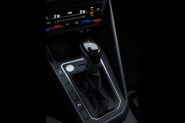 Volkswagen Polo 1.0 TSI 2x R-Line Panorama Camera CarPlay Volkswagen Polo 1.0 TSI 2x R-Line Panorama Camera CarPlay