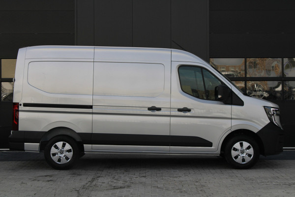 Renault Master T35 2.0 dCi 170pk L2H2 Extra - 2x Schuifdeur - Navigatie - Blind Spot - Camera - Stoelverwarming - Verwarmde voorruit - Rijklaar Renault Master T35 2.0 dCi 170pk L2H2 Extra - 2x Schuifdeur - Navigatie - Blind Spot - Camera - Stoelverwarming - Verwarmde voorruit - Rijklaar